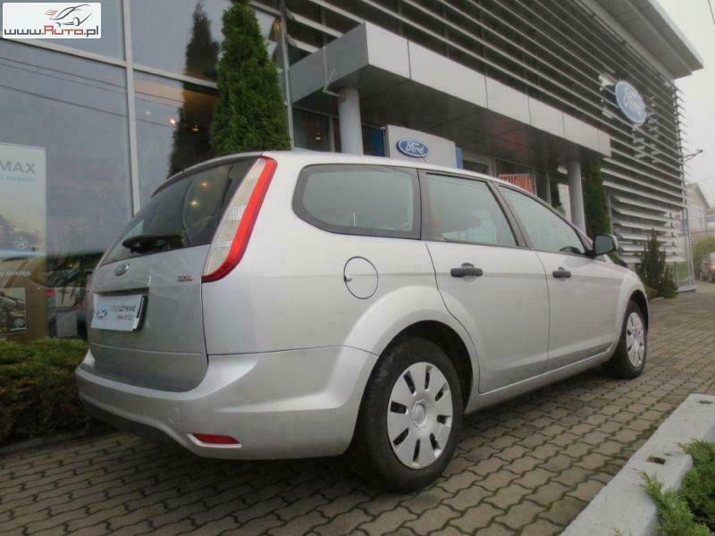 Używany Ford Focus 90 KM (66 kW) 2010 Srebrny Sedan/Limuzyna