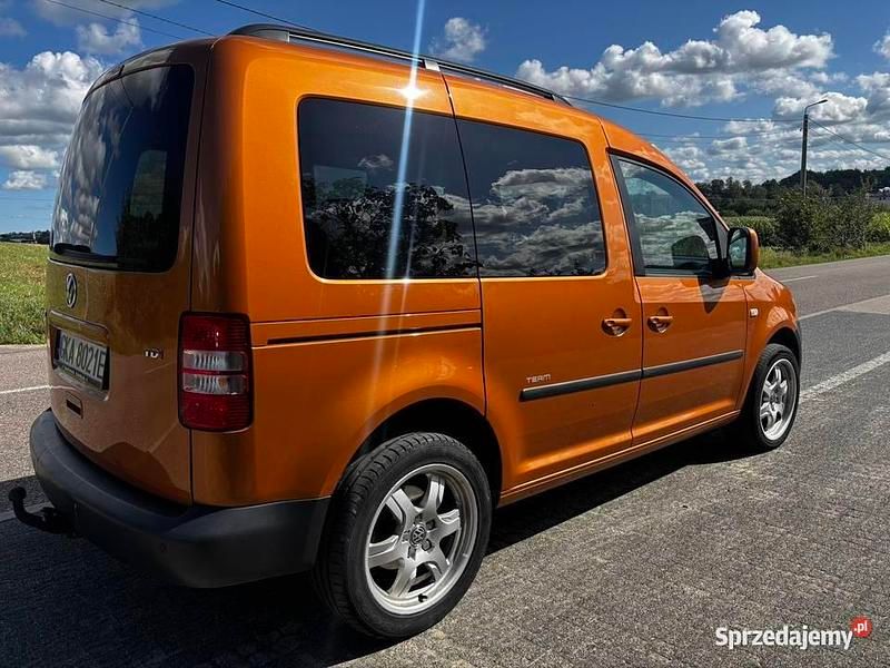 Pomarańczowy Używany 2014 VW Caddy Minivan | 37 900 zł (Uczciwa cena) - Obraz 1/4