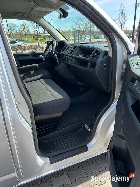 Używany VW Caravelle 2015 Srebrny Minivan