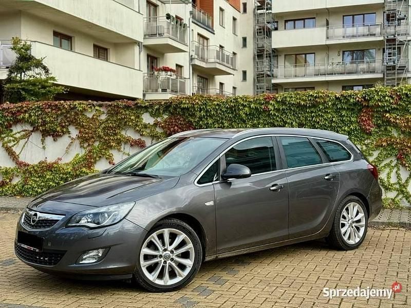Używany Opel Astra 160 KM (117 kW) 2010 Szary Kombi