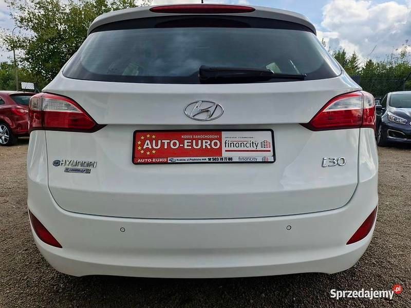 Używany Hyundai i30 100 KM (73 kW) 2016 Biały Kombi