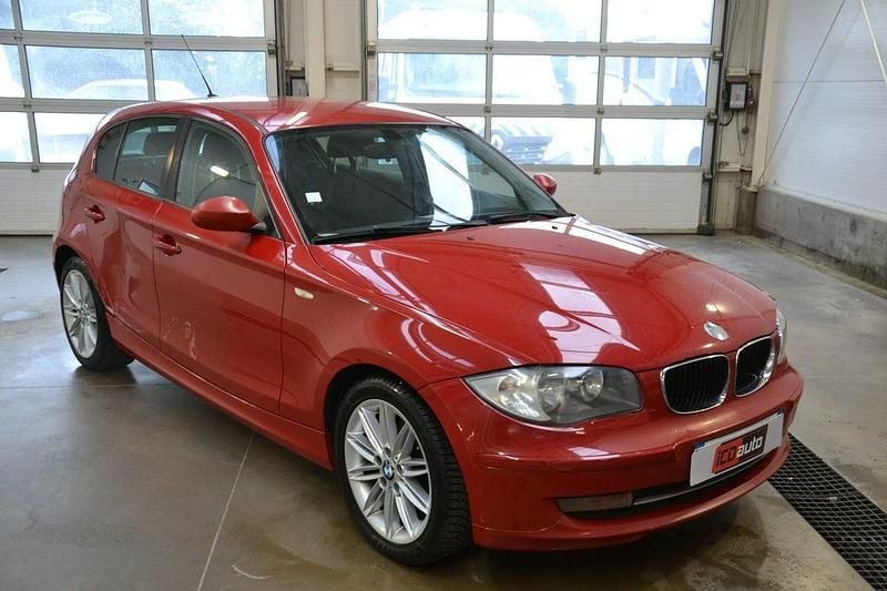 Czerwony Używany 2008 BMW 118 Hatchback | 10 800 zł - Obraz 1/4