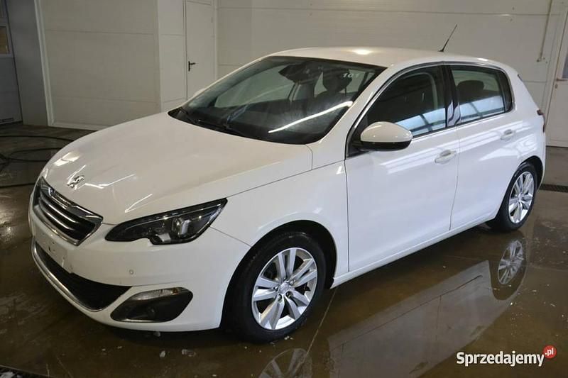 Używany Peugeot 308 130 KM (95 kW) 2016 Biały Hatchback
