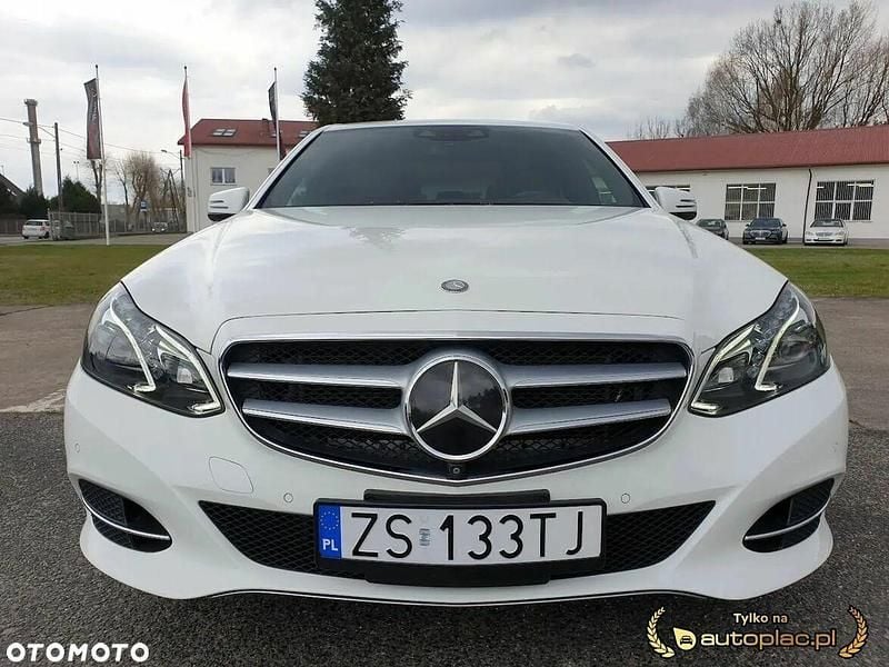 Biały Używany 2013 Mercedes E400 Sedan/Limuzyna | 92 900 zł - Obraz 1/4