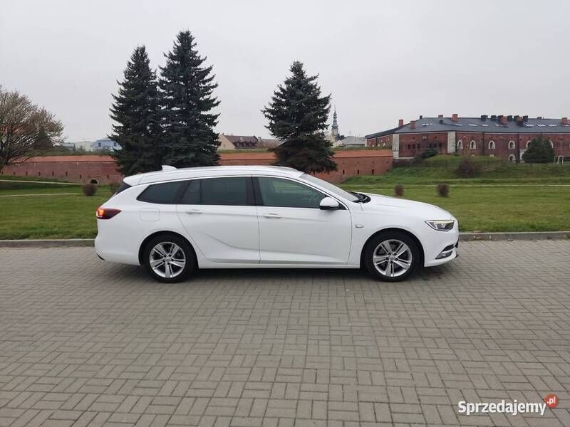 Używany Opel Insignia 136 KM (100 kW) 2018 Biały Kombi