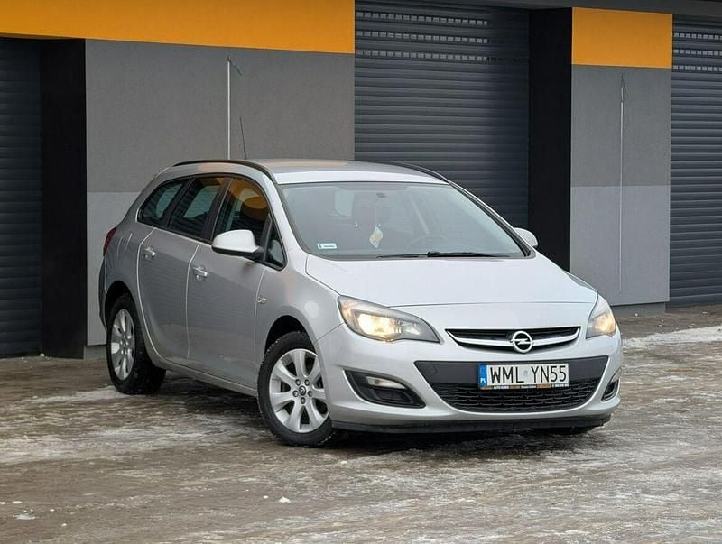 Używany Opel Astra 2014 Srebrny Kombi