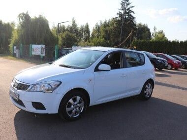 Biały Używany 2010 Kia Ceed Comfort Hatchback | 19 900 zł (Uczciwa cena) - Obraz 1/4