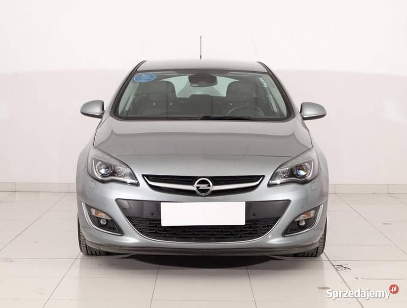Srebrny Używany 2015 Opel Astra Hatchback | 32 499 zł (Uczciwa cena) - Obraz 1/4