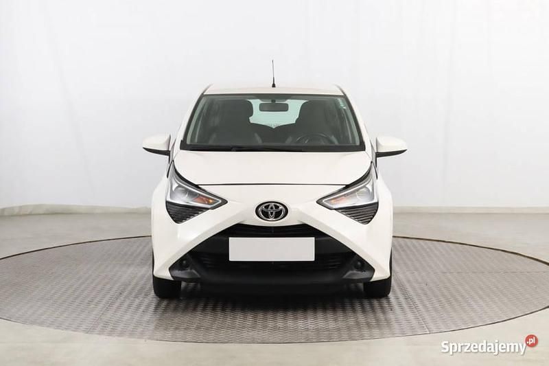 Biały Używany 2021 Toyota Aygo Hatchback | 33 999 zł (Dobra cena) - Obraz 1/4