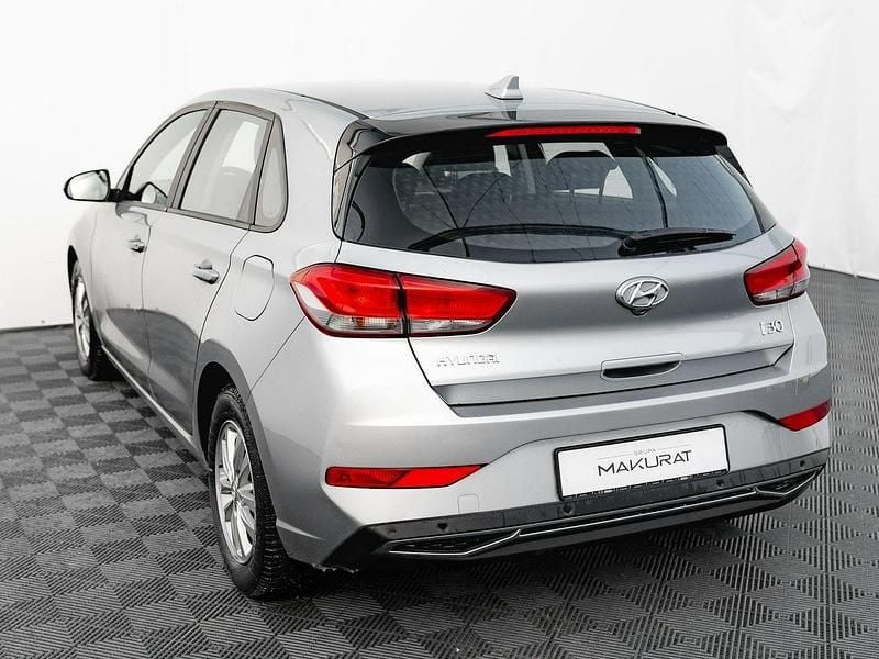 Używany Hyundai i30 120 KM (88 kW) 2022 Srebrny (metalik) Hatchback