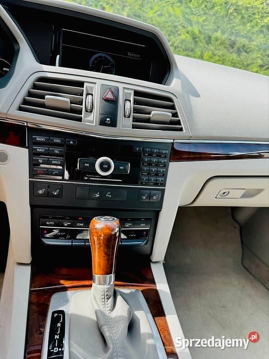 Używany Mercedes E350 2009 Niebieski Coupe