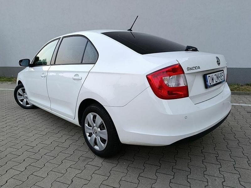 Biały Używany 2015 Skoda Rapid Sedan/Limuzyna | 21 600 zł (Uczciwa cena) - Obraz 1/4
