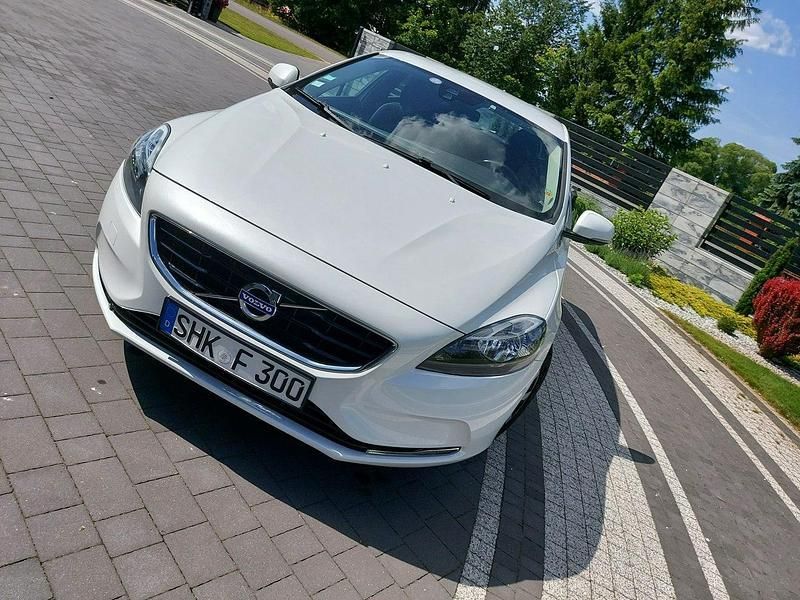 Używany Volvo V40 150 KM (110 kW) 2014 Biały Kombi
