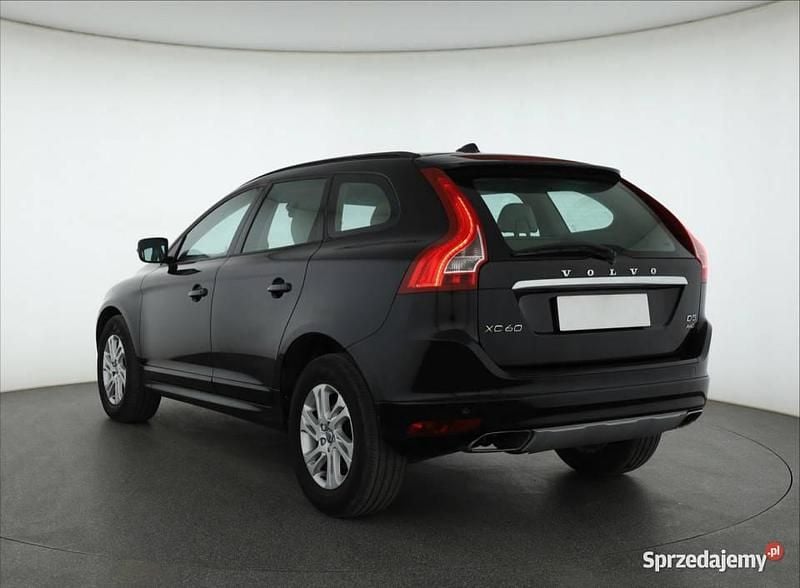 Używany Volvo XC60 2016 Czarny SUV