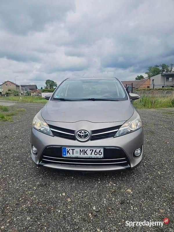 Brązowy Używany 2014 Toyota Verso Minivan | 25 000 zł (Dobra cena) - Obraz 1/4