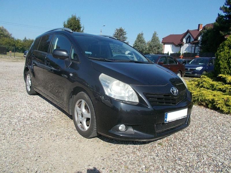 Czarny Używany 2010 Toyota Verso Minivan | 18 000 zł (Dobra cena) - Obraz 1/4