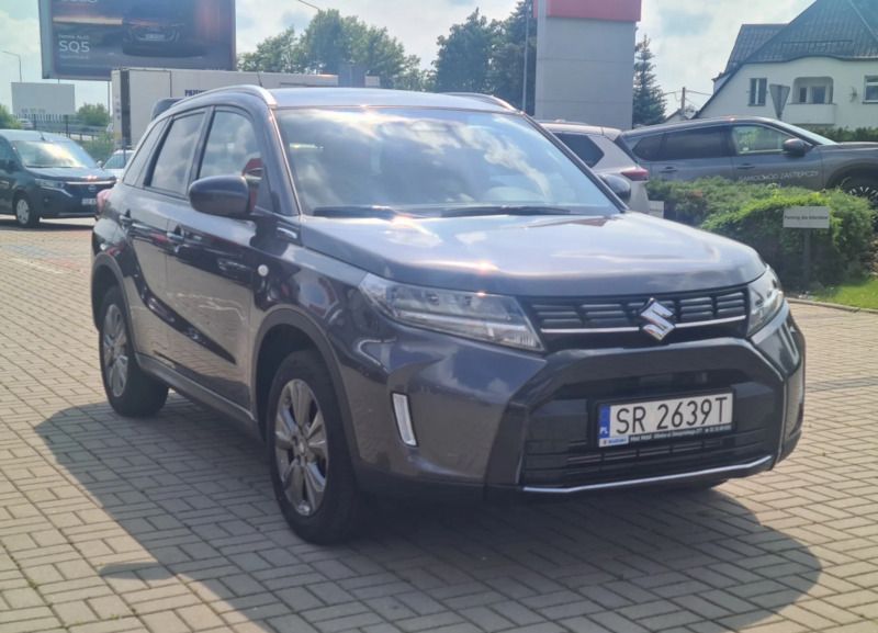 Zzz ciemny szary Używany 2024 Suzuki Vitara SUV | 95 900 zł - Obraz 1/1