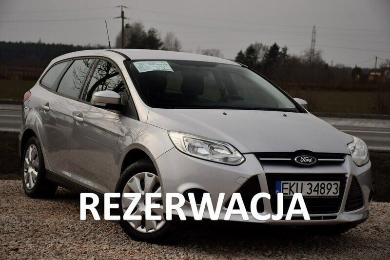 Używany Ford Focus 105 KM (77 kW) 2011 Srebrny (metalik, perła) Kombi