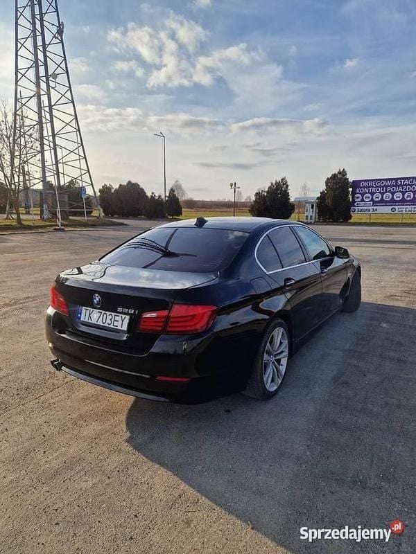 Używany BMW 528 2011 Czarny Sedan/Limuzyna