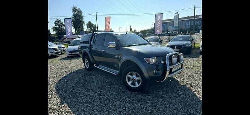 Srebrny (metalik) Używany 2007 Mitsubishi L200 Pickup | 39 900 zł - Obraz 1/4