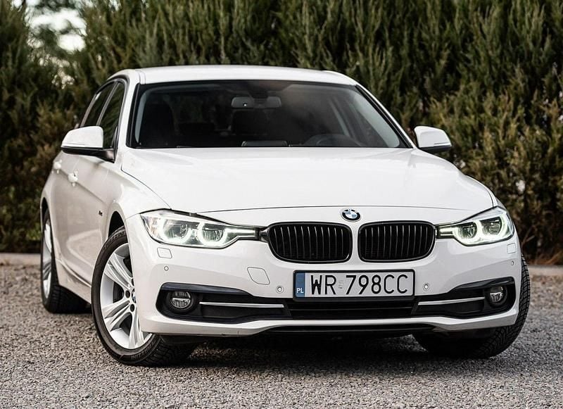 Biały Używany 2018 BMW 320 Sedan/Limuzyna | 68 900 zł (Super Cena) - Obraz 1/4