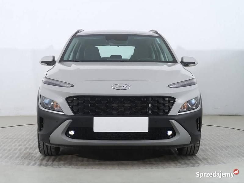Szary Używany 2021 Hyundai Kona SUV | 74 999 zł (Uczciwa cena) - Obraz 1/4