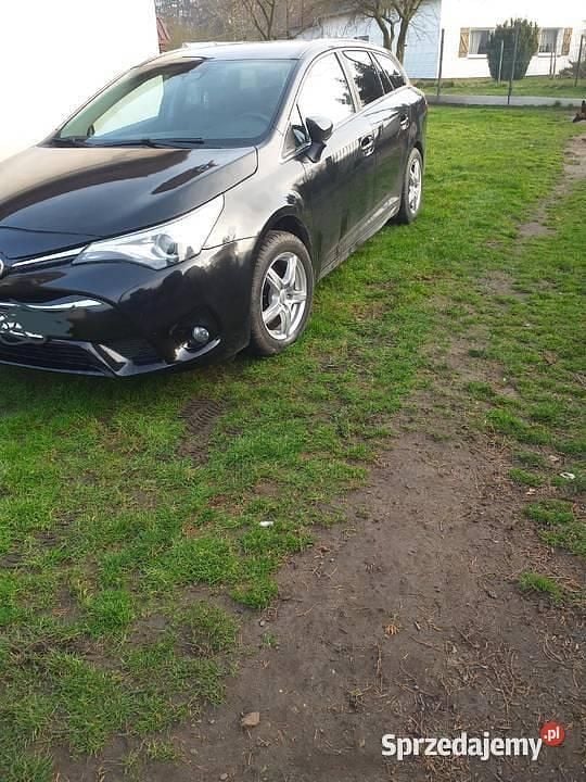 Używany Toyota Avensis T2 143 KM (105 kW) 2016