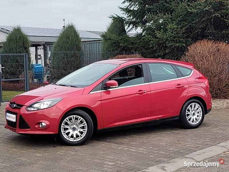 Używany Ford Focus 2011 Wiśniowy Hatchback