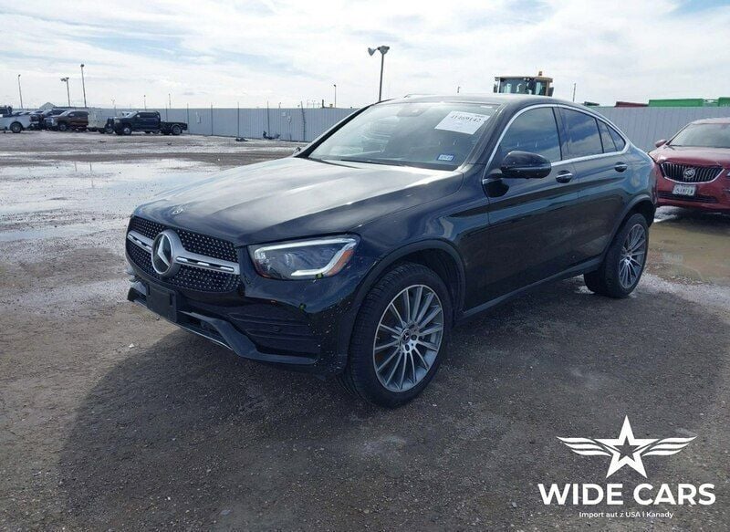 Czarny (metalik) Używany 2020 Mercedes GLC300 SUV | 76 500 zł - Obraz 1/4