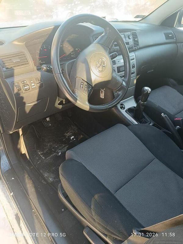 Używany Toyota Corolla 2006 Brązowobeżowy Hatchback