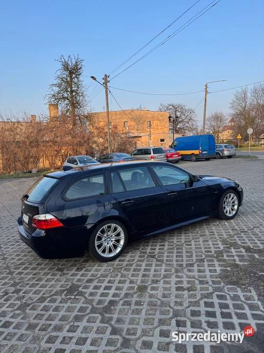 Granatowy Używany 2006 BMW 530 Kombi | 18 500 zł (Uczciwa cena) - Obraz 1/4
