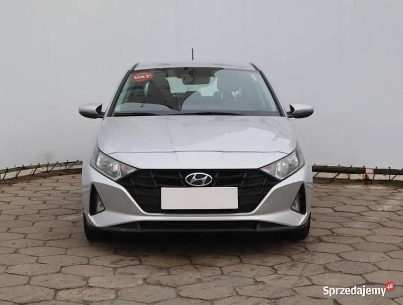 Używany Hyundai i20 84 KM (61 kW) 2022 Srebrny Hatchback