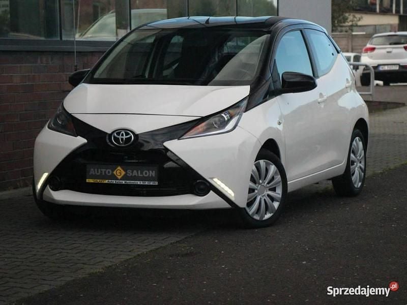 Biały Używany 2016 Toyota Aygo Hatchback | 29 990 zł - Obraz 1/4