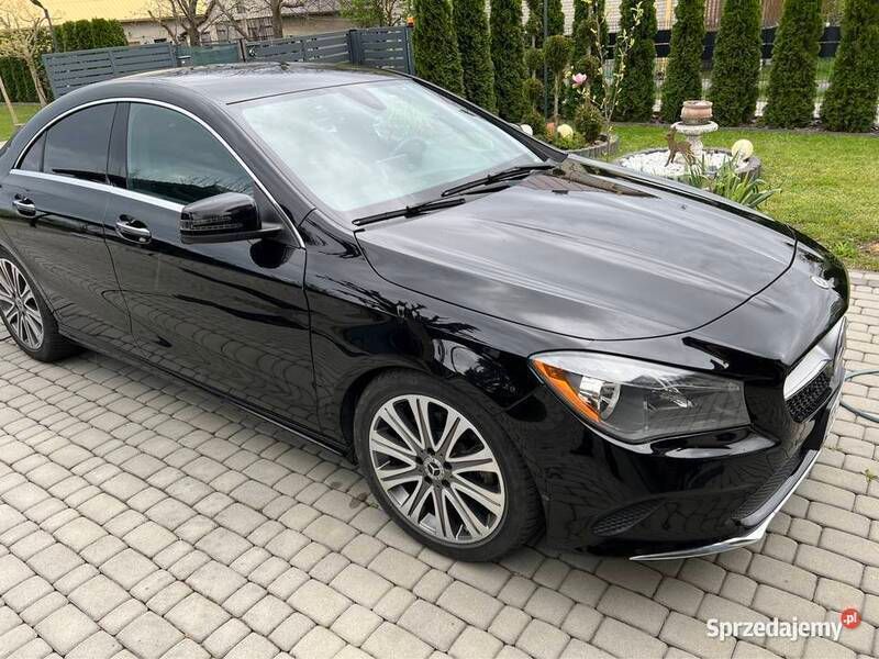 Czarny Używany 2018 Mercedes CLA250 Sedan/Limuzyna | 79 900 zł (Dość drogi) - Obraz 1/4