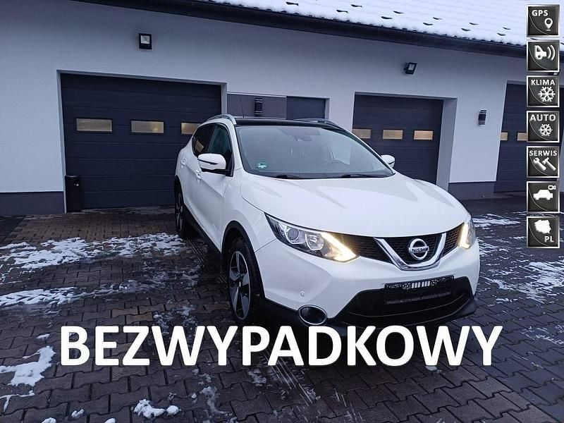 Biały Używany 2015 Nissan Qashqai 360º SUV | 39 900 zł (Dobra cena) - Obraz 1/4