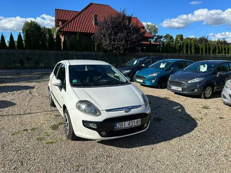 Biały Używany 2011 Fiat Grande Punto Hatchback | 10 900 zł (Uczciwa cena) - Obraz 1/4