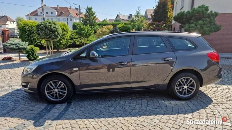 Szary Używany 2013 Opel Astra Sedan/Limuzyna | 24 900 zł (Uczciwa cena) - Obraz 1/4