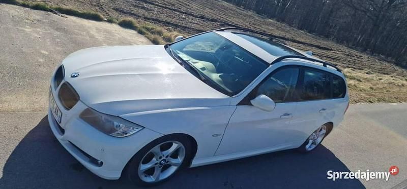 Biały Używany 2010 BMW 318 Kombi | 13 999 zł - Obraz 1/4