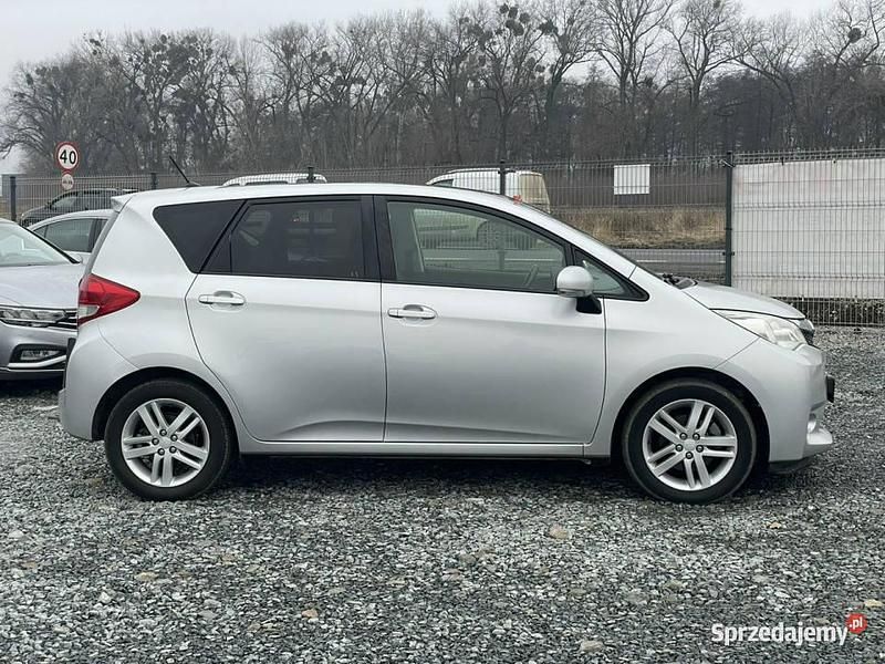 Używany Subaru Trezia 2013 Srebrny Hatchback