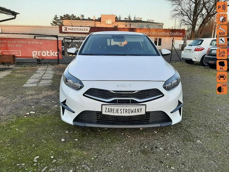 Biały Używany 2023 Kia Ceed Hatchback | 63 900 zł (Super Cena) - Obraz 1/4