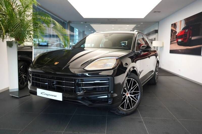 Chromite black metallic Nowe 2024 Porsche Cayenne SUV | 539 020 zł - Obraz 1/4