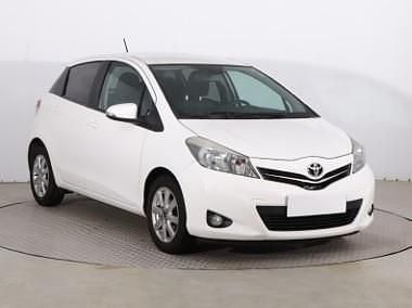 Używany Toyota Yaris 99 KM (72 kW) 2013 Biały Hatchback