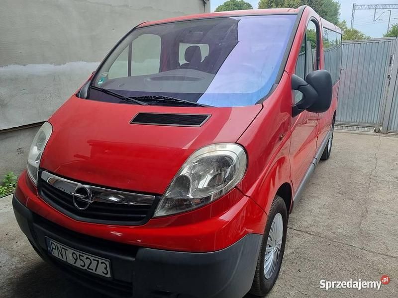 Czerwony Używany 2010 Opel Vivaro Minivan | 33 500 zł (Uczciwa cena) - Obraz 1/4