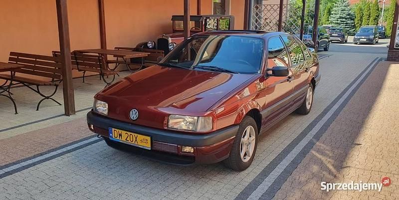 Bordowy Używany 1991 VW Passat | 29 800 zł - Obraz 1/4