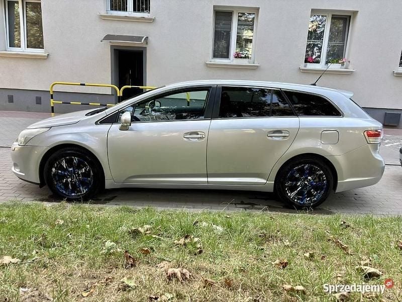 Srebrny Używany 2011 Toyota Avensis T2 Kombi | 32 000 zł (Dobra cena) - Obraz 1/4