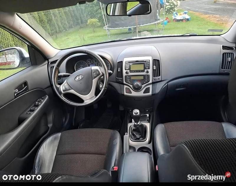 Biały Używany 2010 Hyundai i30 Comfort Hatchback | 19 500 zł (Dość drogi) - Obraz 1/4