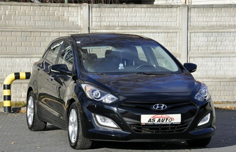 Używany Hyundai i30 Premium 128 KM (94 kW) 2012 Czarny (metalik, perła) Hatchback