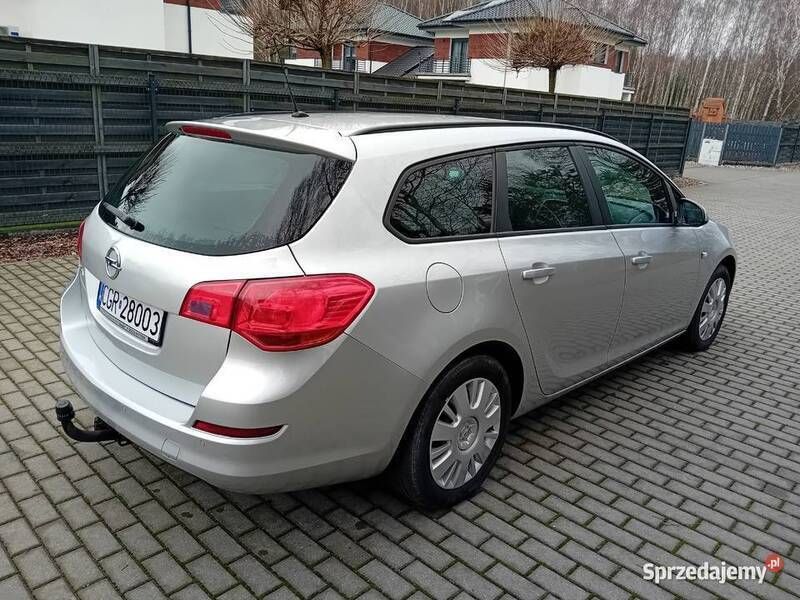 Używany Opel Astra 2011 Srebrny Kombi