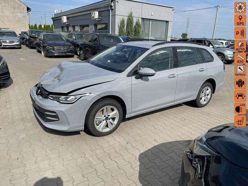 Srebrny (metalik) Używany 2025 VW Golf VIII Kombi | 69 900 zł - Obraz 1/4