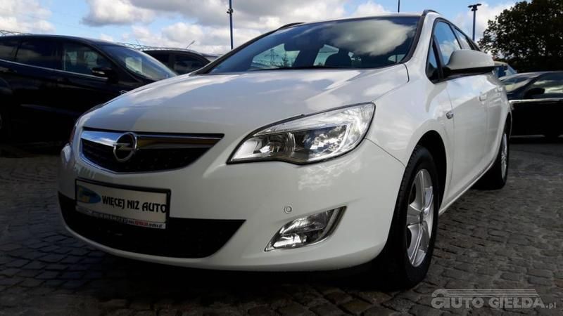 Używany Opel Astra 165 KM (121 kW) 2012 Biały